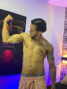 my muscles 💪🥵😏 de jonas_conor  Imagens