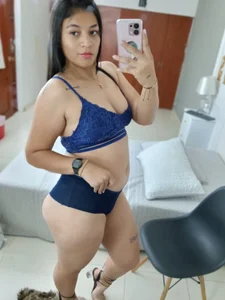 IsabellaSantori Public Pic 6