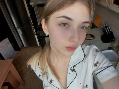 AveryBerkson without makeup Pic 6