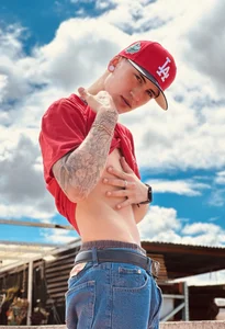 RiderVanceのOne afternoon accompained by a great red voy ❤️‍🔥👑の 2枚の写真