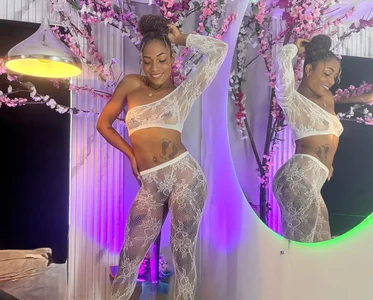 kiaratentation: SENSUAL WHITE 😏🔥 ( 8 фото)