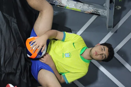 Oliver_Jamees soft lights, looks that say more than they appear and an energy that invites you to get closer Pic 3