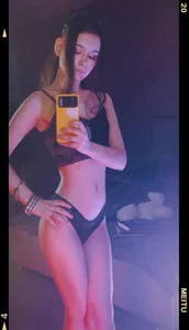 Emily_Strikeee Public Foto 5