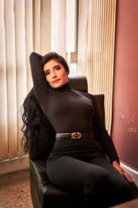 Nanda_Mendoza Black elegant  3টি ছবি