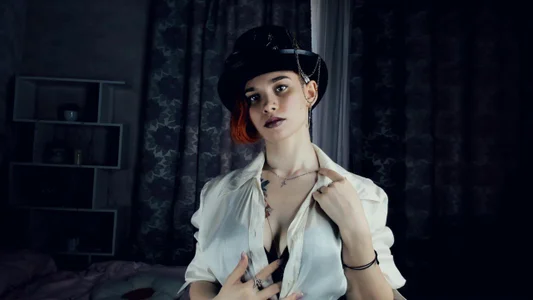 RedLovely Public Pic