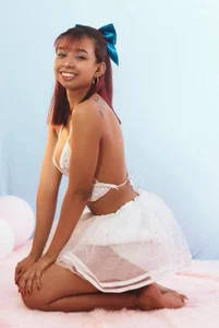 Suzanelee2 Public Pic 3