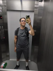Sebastian_GeertsのSome photos of when I go to the gymの 2枚の写真