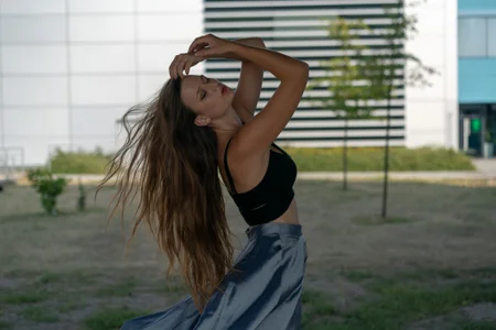 VictoriaCage Public Immagine  2
