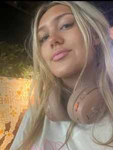 hi from your fav blondie de misslaylaV Foto