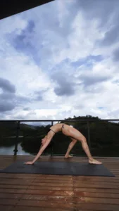 Catalina_smith_7 A beautiful day to do yoga Gambar 5