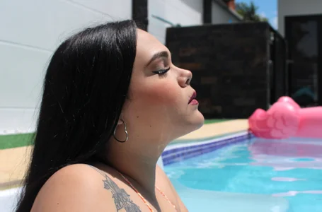 jimena24_: Pool day ( фото)