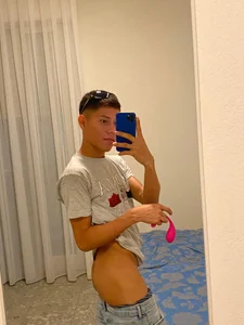 Little_liam It's me ☝🏼🤓 Gambar 9