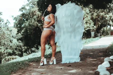 Bonnie_Grace I'm an angel slika