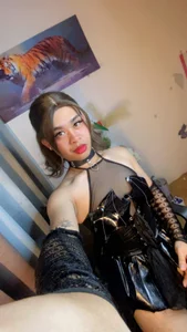 Horny_HoneyX gorgeous on black Foto