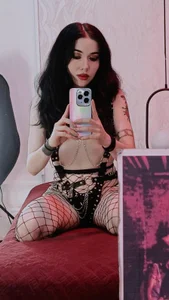 I invite you to play with my delicious body and burning pussy 😈💦 de alixxon1  2 photos