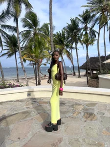 ZENDAYA_CASTING Ebony in yellow 💛🥥 Foto