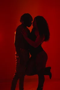 kaleb_violeta_1 Crossed Shadows 👤📽️ Bilde