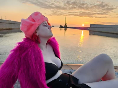 SarahFromTARDIS ussr pink style Pic 9