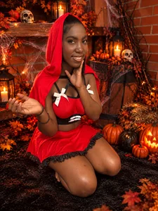 MARA_DIAZZ Red hood girl 2026 slika 5