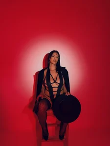 SofiaReyes1I see red图片 5