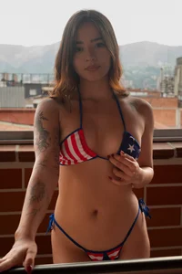 Sexy Summer Glow | July 14❤️🤍💙 de Veronica_isaza__  Imagens