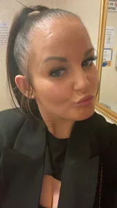 CurvaceousCourtneyUK Public Foto 4