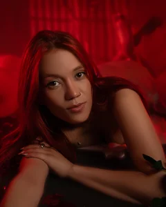 Irina_bx My Valentine's Day gift comes with a dangerous look 😏  7টি ছবি