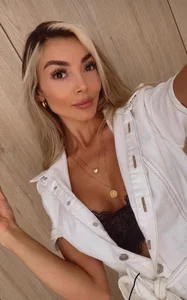 a little bit of sophi od sweet_sophia90s  7 snímek