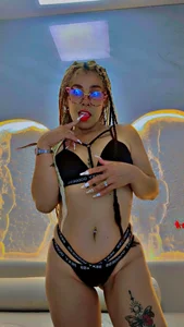 ferchisconejita Between legs Foto