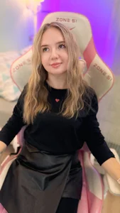 Evaa_Grey Public Foto