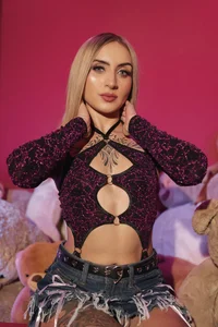 Zdjęcia MollySundersX Valentine's season 💫🥰:  2