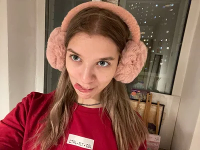 GloriaCwik Public  2টি ছবি