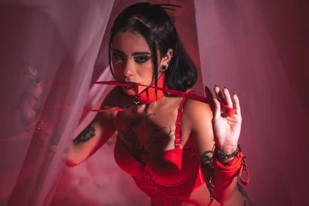 ZamabyCrucie Red temptation Hình 5