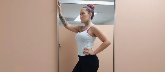 TattooedTranzGoddess Public Foto 9