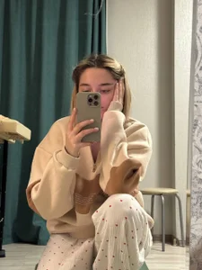 Emily_lyy Public Pic