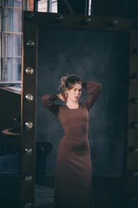 LanaRoselleのShyの 3枚の写真