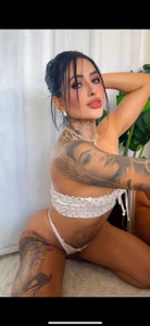 ValkyBes Between what you imagine and what I am… there’s so much to explore.😋 Foto 3