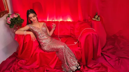 anna_alvarez Irresistible charm and seductive shine 🔥💋 รูป 