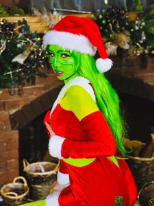 DorothyGilbert1 sexy Mrs. Grinch Immagine  7