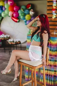 AbbyWathson 🌴🍍ALOHA Pic