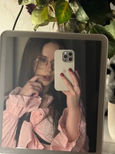 What can you say about your reflection in the mirror? de DebraSchneider  Imagens