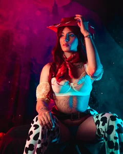 scarlet__rossi riding on Halloween Immagine 