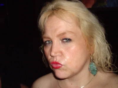 Blasflittchen Aufs Gesicht spritzen lassen Foto 2