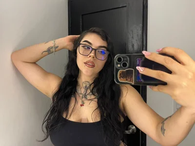 MissCharlottte_18 Photos in the mirror Pic 4