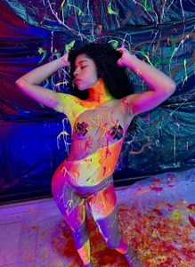 lucie_petite body paint Immagine  8
