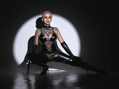 AliceShazaham_ Catwoman Pic