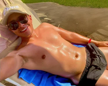 DylanWolf98のhot vacationの枚の写真