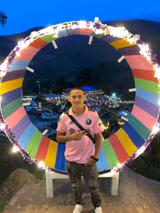 Latino_Junge Happy  2টি ছবি