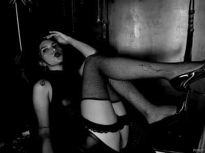 daphneandrade who wants to be dominated? Pic 2