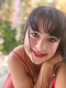 AliaAsad Nake me with your eyes and fell me with your imagination. 😍 รูป  2